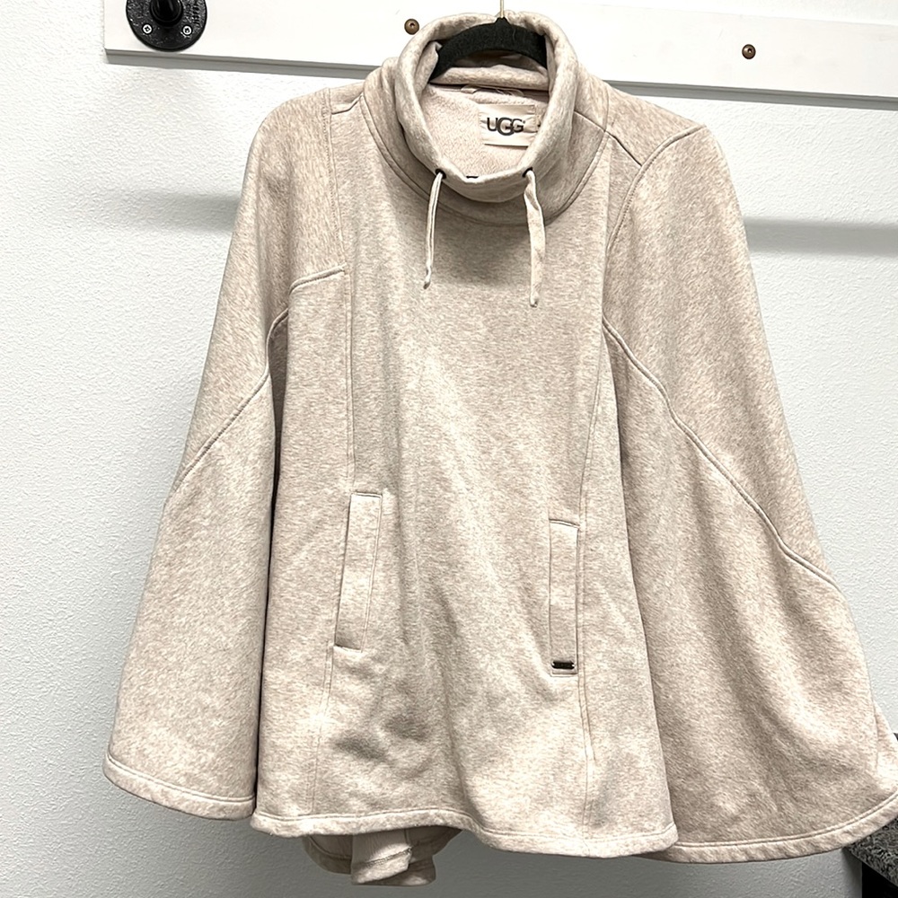 UGG poncho UGG oversized sweater size xs/s cream oatmeal